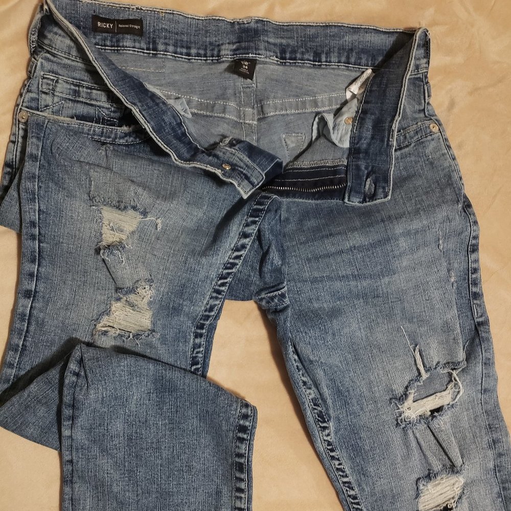 Men's True Religion Ricky size 34. No Flap Distressed straight Jeans.